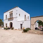 مزرعة للإقامة Masseria Borgo Santuri