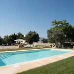 مزرعة للإقامة Masseria Borgo Santuri أوستوني