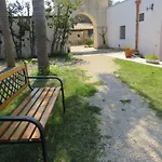 Masseria Borgo Santuri * أوستوني