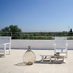 ファームステイ Masseria Borgo Santuri オストゥーニ